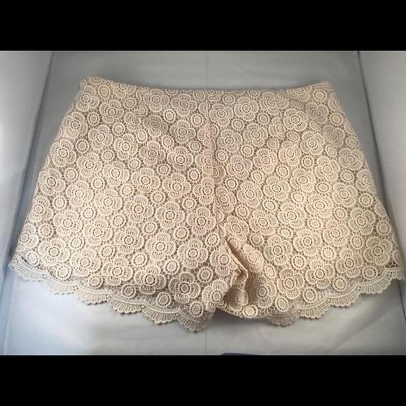 Banana Republic Lace Crochet Shorts- Ivory- Size 14 - Picture 7 of 7